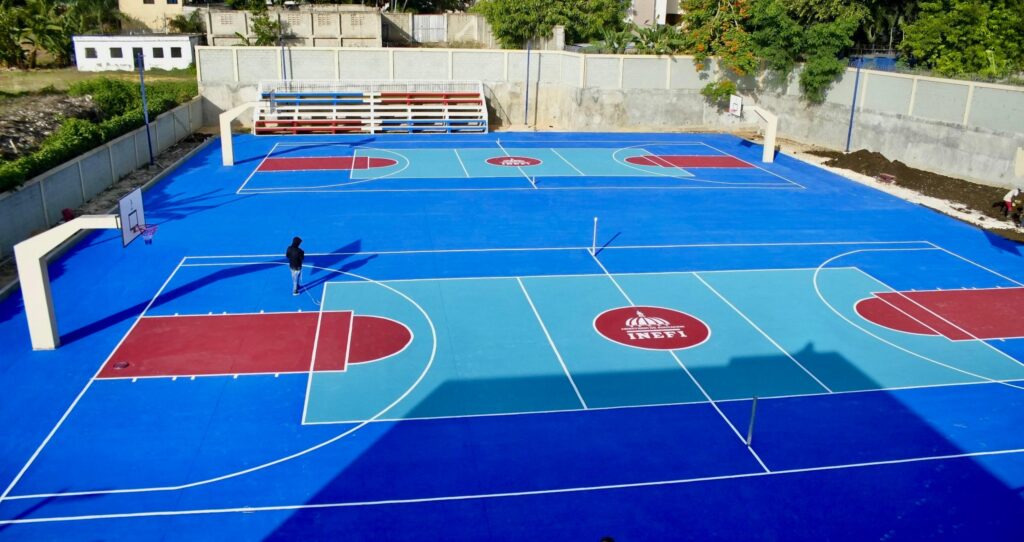 INEFI realiza operativo masivo de reparación de canchas escolares en todo el país - Noticias de hoy en República Dominicana | De Último Minuto