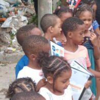 Fundación Vecinos Unidos de Herrera entrega útiles escolares en El Café