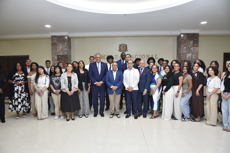 Cámara de Diputados recibe a estudiantes dominico-españoles ganadores del Premio al Mérito Escolar Madrid 2025 | 3 | Cámara de Diputados recibe a estudiantes dominico-españoles ganadores del Premio al Mérito Escolar Madrid 2025 - Noticias de hoy en República Dominicana | De Último Minuto