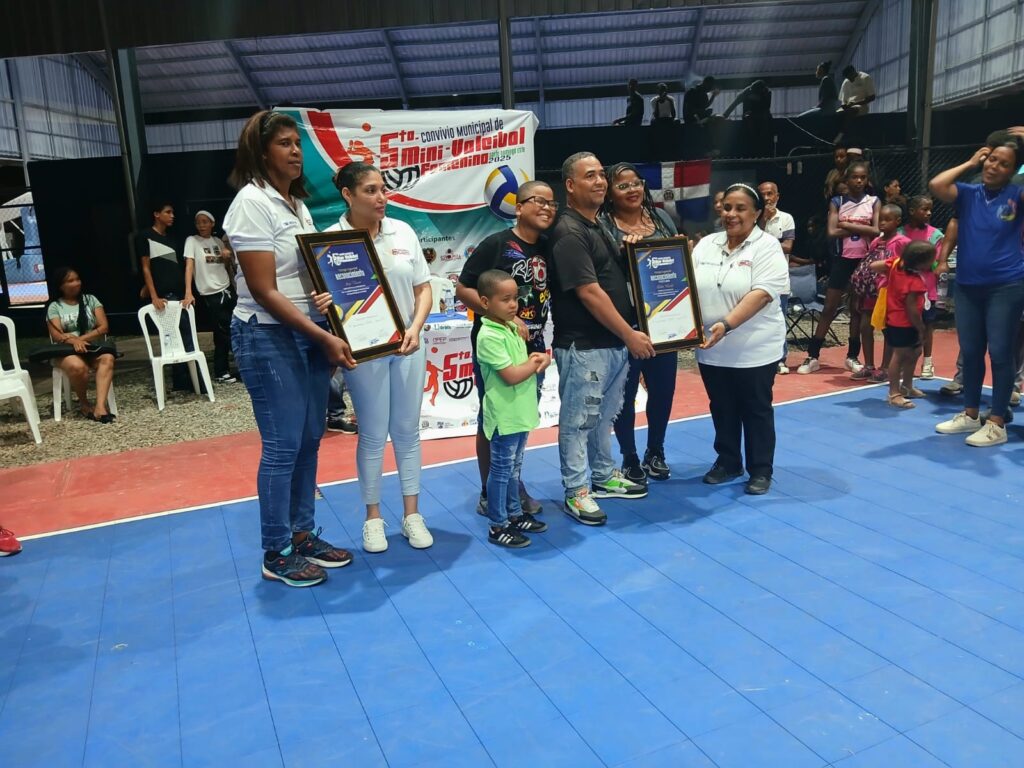 Villa Carmen se corona campeón del Mini Voleibol Femenino SDE 2025 | 3 | Villa Carmen se corona campeón del Mini Voleibol Femenino SDE 2025 - Noticias de hoy en República Dominicana | De Último Minuto