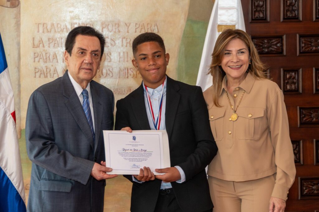 Vicepresidenta recibe a estudiantes dominicanos galardonados con el Premio al Mérito Escolar 2025 | 2 | Vicepresidenta recibe a estudiantes dominicanos galardonados con el Premio al Mérito Escolar 2025 - Noticias de hoy en República Dominicana | De Último Minuto