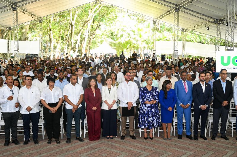 Vicepresidenta dicta conferencia en SPM sobre importancia de las zonas francas