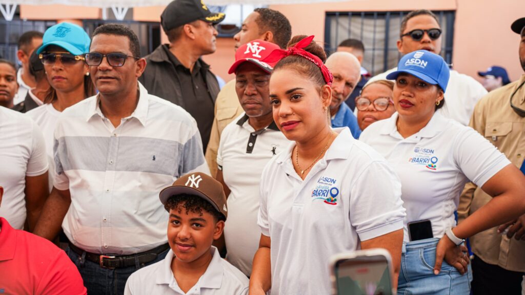Alcaldía en el Barrio impacta al sector Las 10 Tareas en Los Guaricanos | 2 | Alcaldía en el Barrio impacta al sector Las 10 Tareas en Los Guaricanos - Noticias de hoy en República Dominicana | De Último Minuto