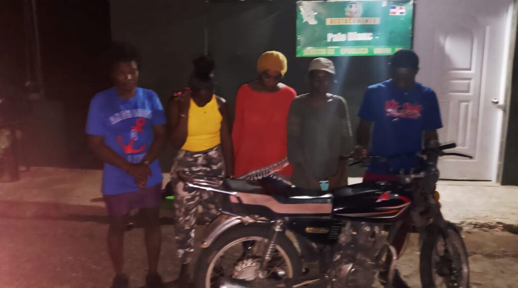 Detienen 12 haitianos indocumentados a bordo de motocicletas en Dajabón - Noticias de hoy en República Dominicana | De Último Minuto