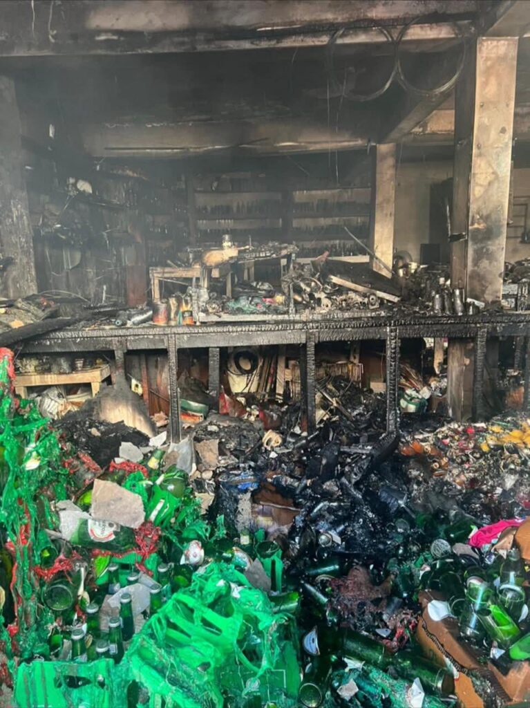 Incendio reduce a cenizas colmado y vivienda en Joba Arriba provincia Espaillat | 2 | Incendio reduce a cenizas colmado y vivienda en Joba Arriba provincia Espaillat - Noticias de hoy en República Dominicana | De Último Minuto