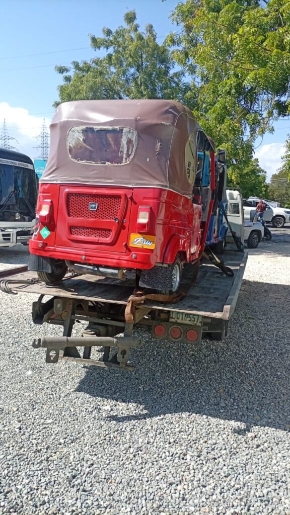 Dos hombres detenidos en Azua por transportar motocicletas sin documentos - Noticias de hoy en República Dominicana | De Último Minuto