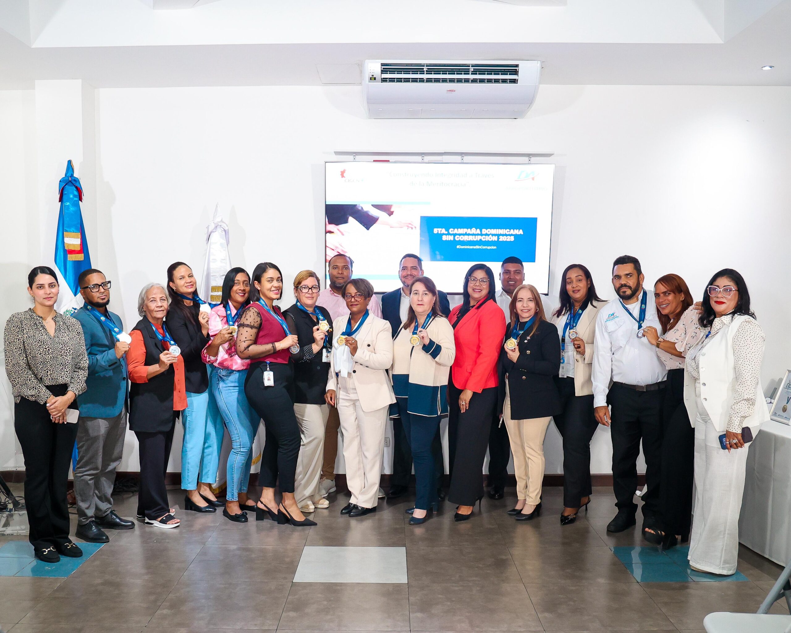 Departamento Aeroportuario entrega “Reconocimiento al Mérito” a empleados - Noticias de hoy en República Dominicana | De Último Minuto