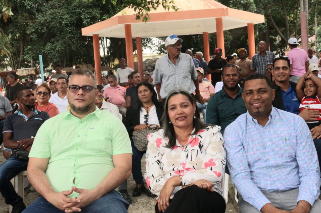 Cientos de personas se dan cita en la Feria Agropecuaria y Ecoturística 2025 en Azua | 6 | Cientos de personas se dan cita en la Feria Agropecuaria y Ecoturística 2025 en Azua - Noticias de hoy en República Dominicana | De Último Minuto