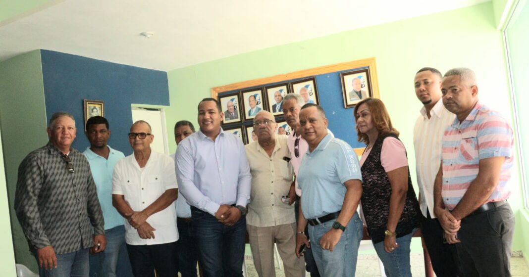 Encuentro del Movimiento Convergencia con candidatos a elecciones del CDP en Azua