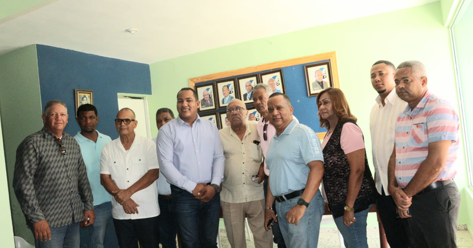 Encuentro del Movimiento Convergencia con candidatos a elecciones del CDP en Azua