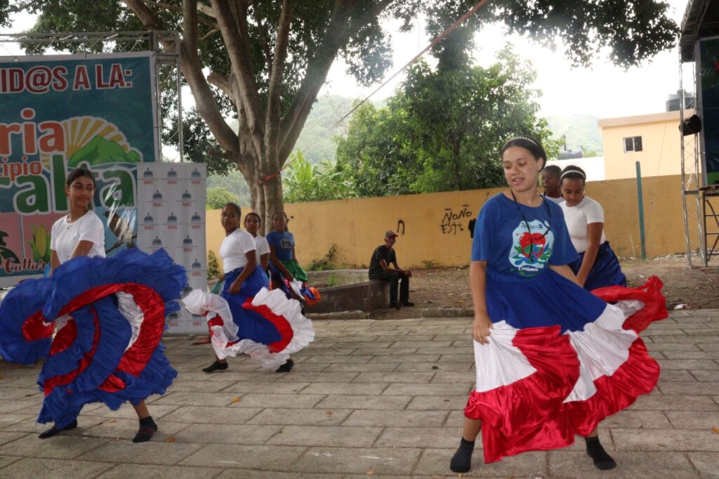 Cientos de personas se dan cita en la Feria Agropecuaria y Ecoturística 2025 en Azua | 3 | Cientos de personas se dan cita en la Feria Agropecuaria y Ecoturística 2025 en Azua - Noticias de hoy en República Dominicana | De Último Minuto