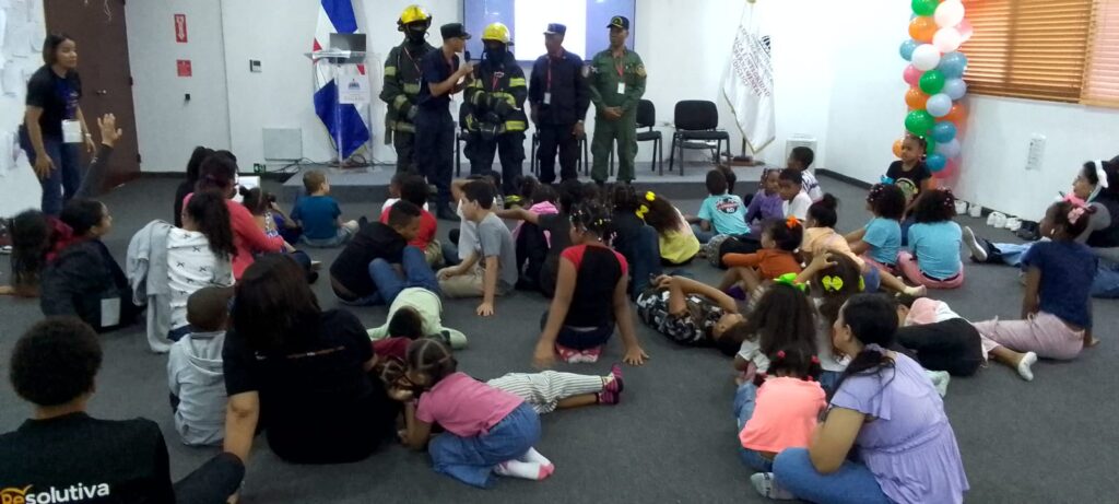 Bomberos de SD Norte inspiran a los niños en “Verano Divertido 2025” | 3 | Bomberos de SD Norte inspiran a los niños en “Verano Divertido 2025” - Noticias de hoy en República Dominicana | De Último Minuto