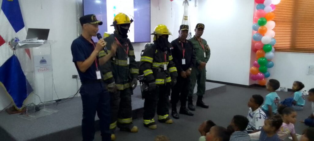Bomberos de SD Norte inspiran a los niños en “Verano Divertido 2025” | 4 | Bomberos de SD Norte inspiran a los niños en “Verano Divertido 2025” - Noticias de hoy en República Dominicana | De Último Minuto