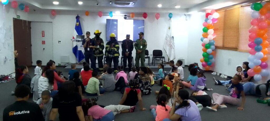 Bomberos de SD Norte inspiran a los niños en “Verano Divertido 2025” | 2 | Bomberos de SD Norte inspiran a los niños en “Verano Divertido 2025” - Noticias de hoy en República Dominicana | De Último Minuto