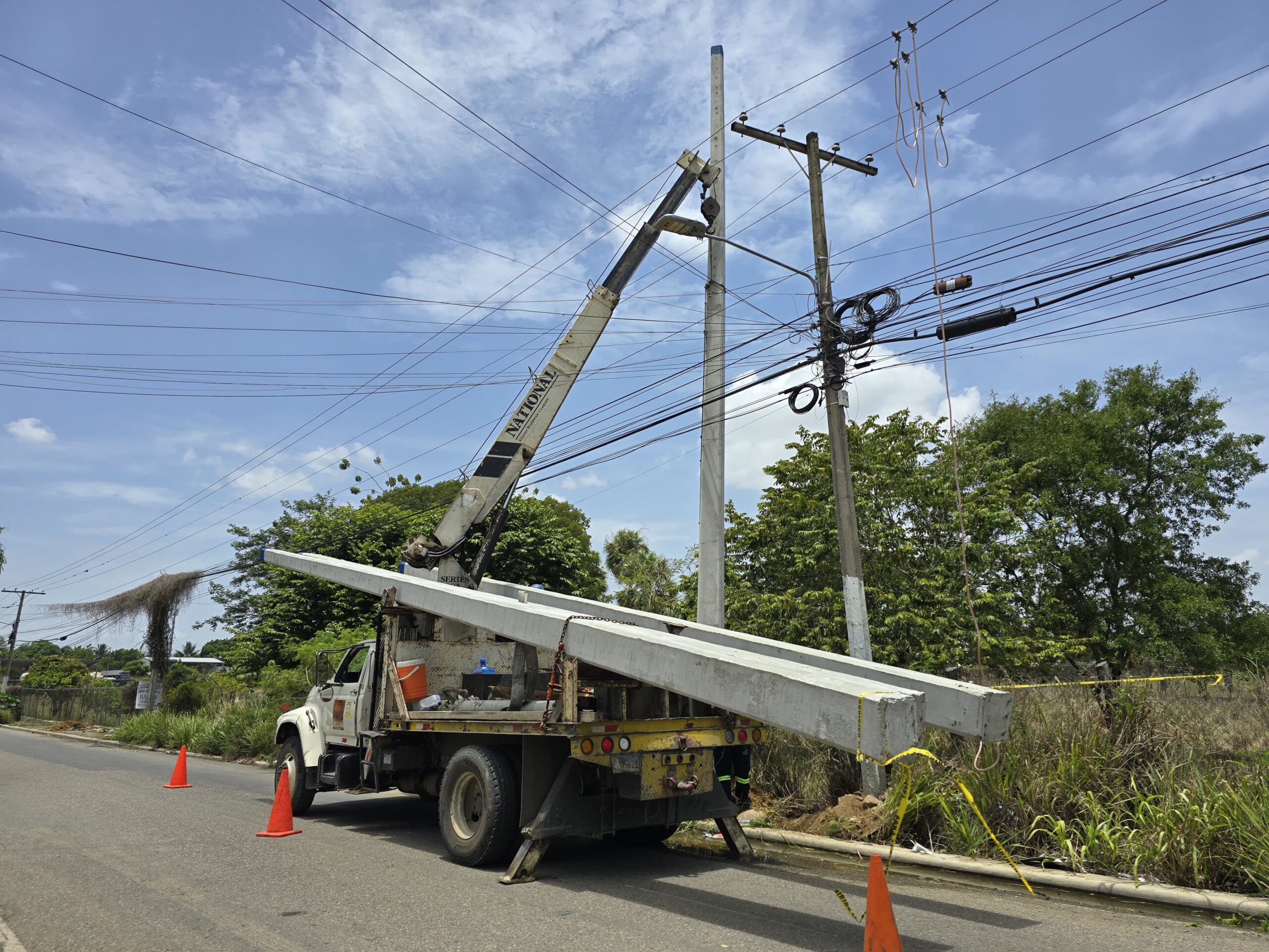 EDENORTE invierte más de RD$58 millones en rehabilitación de redes en Las Charcas Santiago - Noticias de hoy en República Dominicana | De Último Minuto