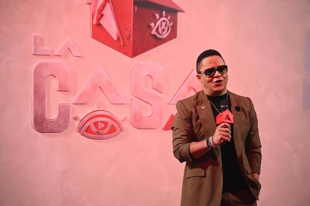 Santiago Matías resalta el trabajo de Miguel Holguín y Robert Sánchez en La Casa de Alofoke | 4 | Santiago Matías resalta el trabajo de Miguel Holguín y Robert Sánchez en La Casa de Alofoke - Noticias de hoy en República Dominicana | De Último Minuto