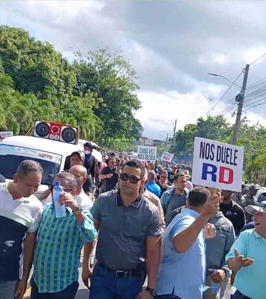 Población de Bonao marcha contra apagones y altas facturaciones de Edenorte - Noticias de hoy en República Dominicana | De Último Minuto