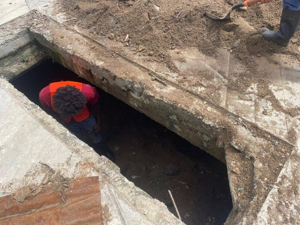 Samaná fortalece gestión ambiental con limpieza preventiva en canales del Malecón | 4 | Samaná fortalece gestión ambiental con limpieza preventiva en canales del Malecón - Noticias de hoy en República Dominicana | De Último Minuto