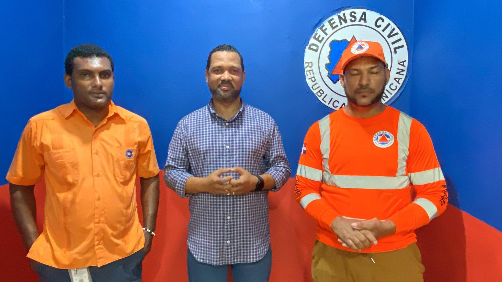 Alcalde de Las Terrenas y Defensa Civil coordinan solución a inundación en oficinas municipales