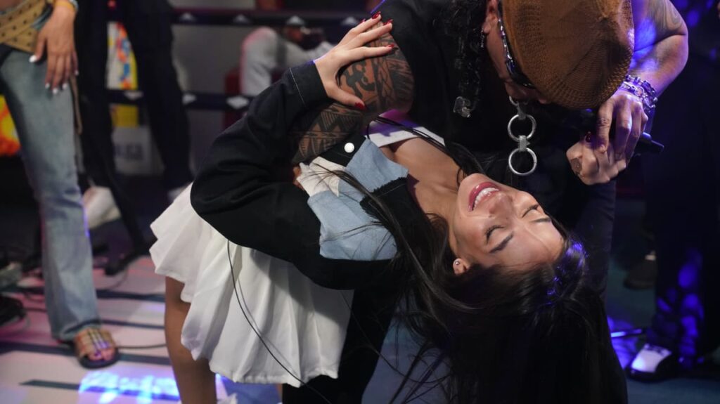 A ritmo de “Suavemente”, Elvis Crespo enciende La Casa de Alofoke | 6 | A ritmo de “Suavemente”, Elvis Crespo enciende La Casa de Alofoke - Noticias de hoy en República Dominicana | De Último Minuto