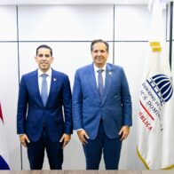 Víctor Atallah juramenta a Edward Guzmán como nuevo director ejecutivo de SeNaSa