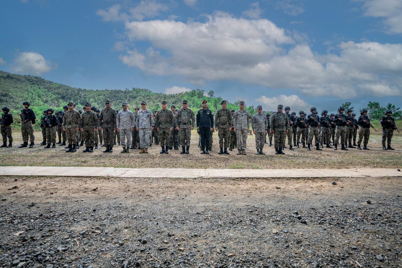MIDE capacita y gradúa cadetes en operaciones tácticas urbanas y tiro de alta precisión - Noticias de hoy en República Dominicana | De Último Minuto