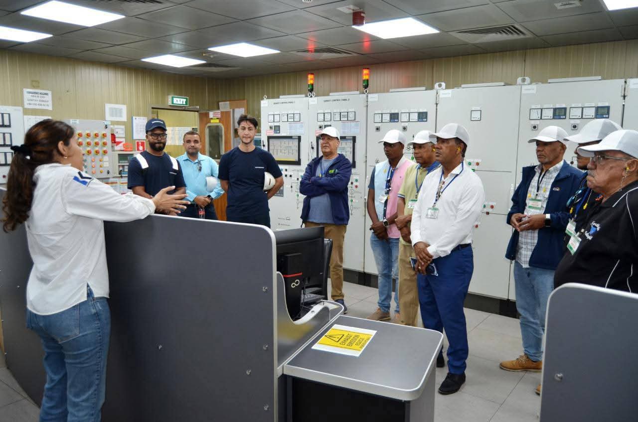 Comunicadores de Azua se capacitan sobre el sistema eléctrico del país
