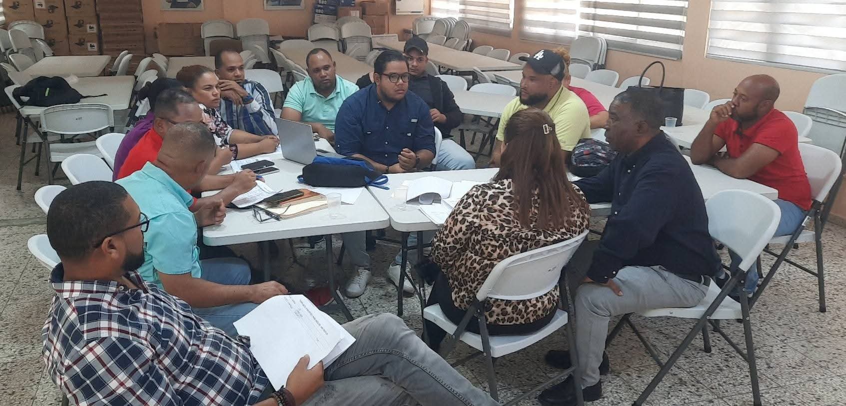 Dirección Distrital 03-01 de Azua se reúne con presidentes de la ADP en víspera del año escolar - Noticias de hoy en República Dominicana | De Último Minuto