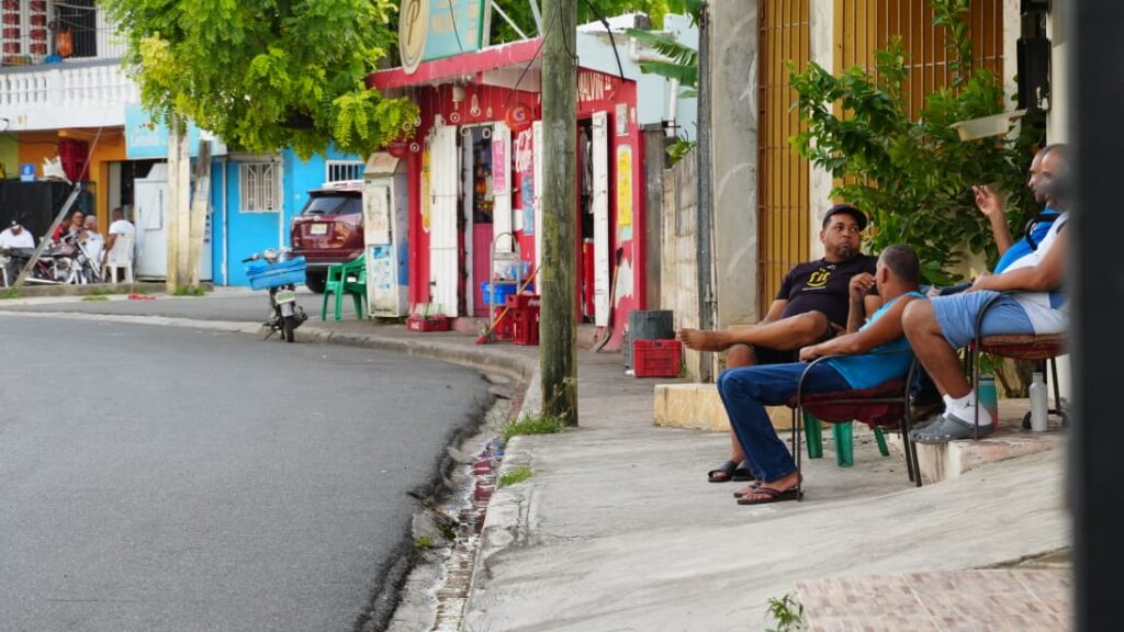 Moradores de Invivienda al grito por constantes apagones y alzas en la factura eléctrica | 4 | Moradores de Invivienda al grito por constantes apagones y alzas en la factura eléctrica - Noticias de hoy en República Dominicana | De Último Minuto