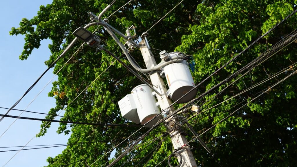 Moradores de Invivienda al grito por constantes apagones y alzas en la factura eléctrica | 2 | Moradores de Invivienda al grito por constantes apagones y alzas en la factura eléctrica - Noticias de hoy en República Dominicana | De Último Minuto