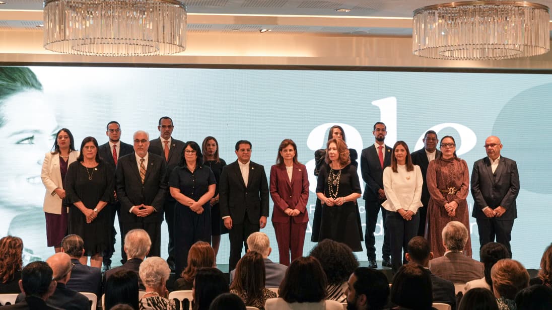 Anuncian becas del Fondo Académico Alexandra Grullón en honor especial a víctimas Jet Set - Noticias de hoy en República Dominicana | De Último Minuto
