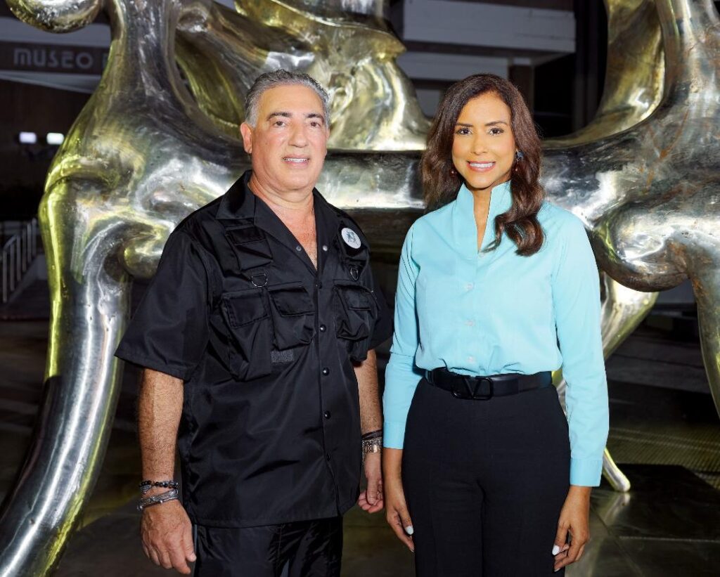 Fundación Iván Tovar presenta la escultura monumental The Chaise Adulte de Iván Tovar | 8 | Fundación Iván Tovar presenta la escultura monumental The Chaise Adulte de Iván Tovar - Noticias de hoy en República Dominicana | De Último Minuto