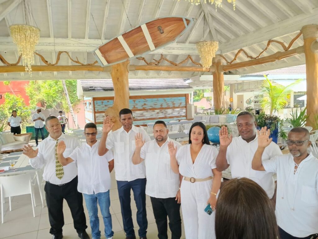 Fue juramentada la filial ADOMPRETUR de Samaná | 2 | Fue juramentada la filial ADOMPRETUR de Samaná - Noticias de hoy en República Dominicana | De Último Minuto