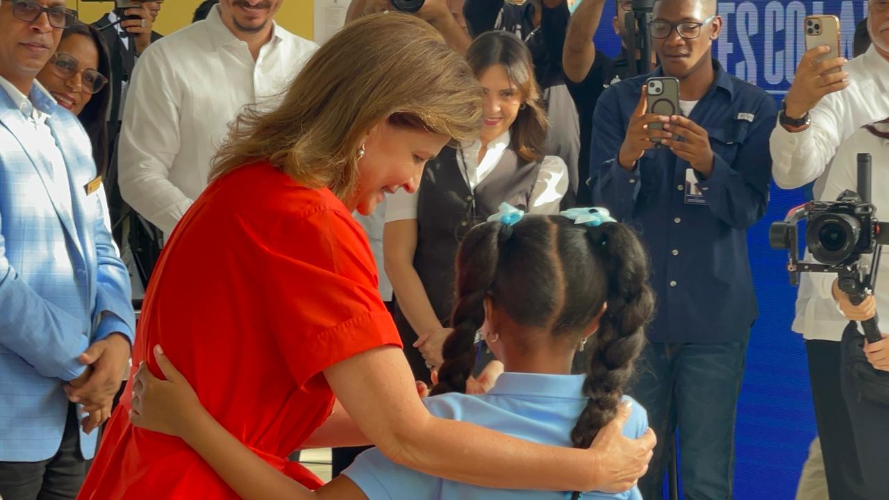 Vicepresidenta Raquel Peña encabeza inicio del año escolar en Santiago