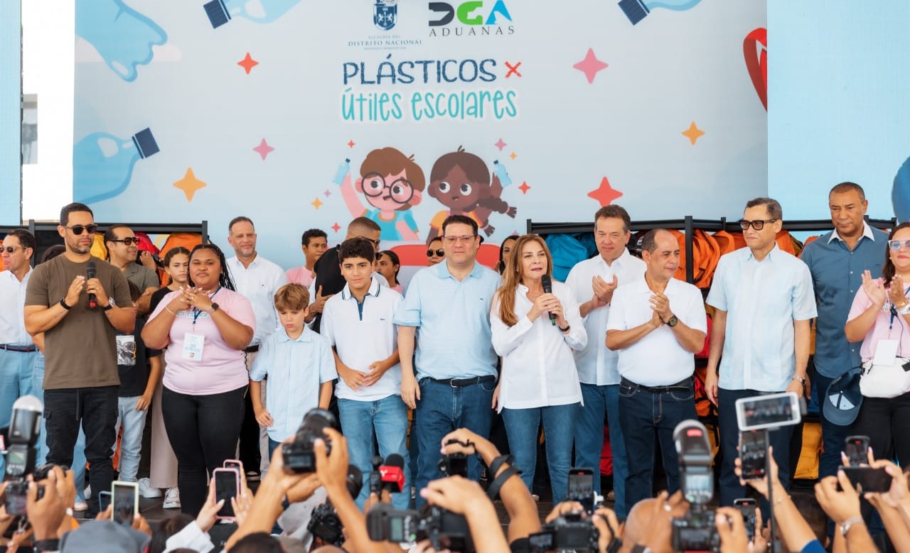 Plásticos por Útiles Escolares recolecta 15.2 millones de botellas plásticas