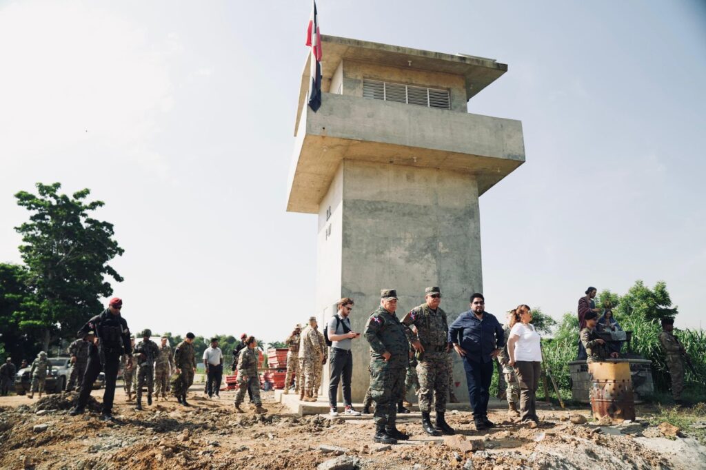 Autoridades dominicanas y estadounidenses recorren frontera domínico-haitiana | 5 | Autoridades dominicanas y estadounidenses recorren frontera domínico-haitiana - Noticias de hoy en República Dominicana | De Último Minuto
