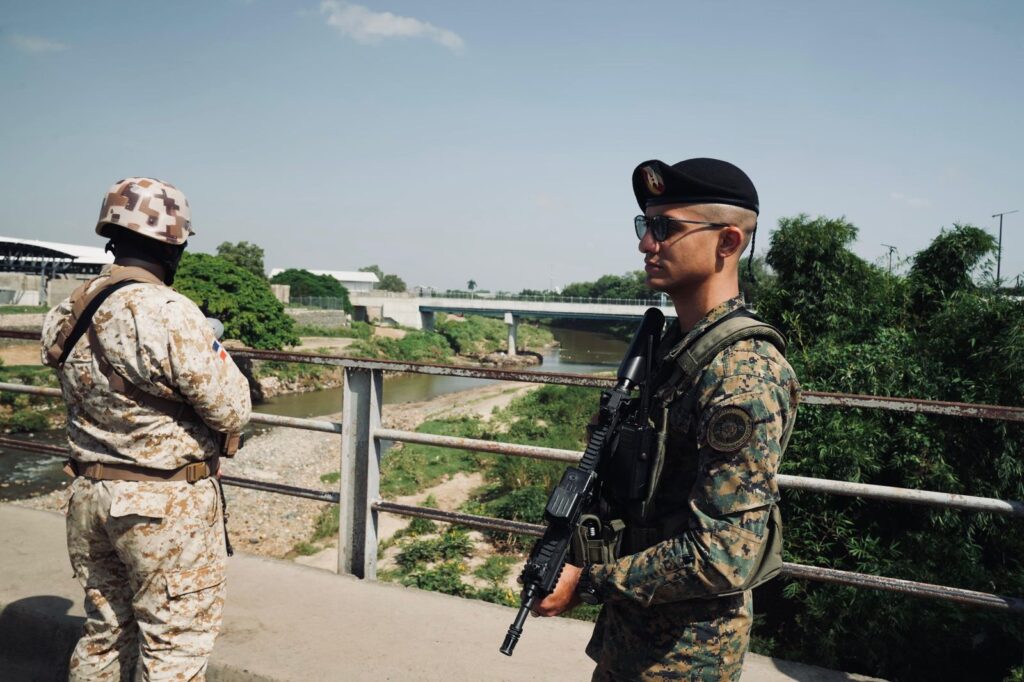 Autoridades dominicanas y estadounidenses recorren frontera domínico-haitiana | 4 | Autoridades dominicanas y estadounidenses recorren frontera domínico-haitiana - Noticias de hoy en República Dominicana | De Último Minuto
