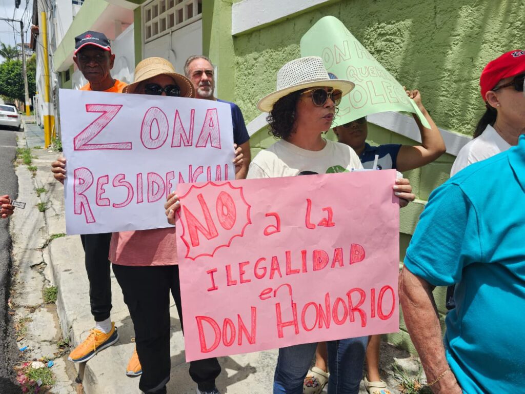 Residencial Don Honorio rechaza instalación ilegal de colegio privado | 2 | Residencial Don Honorio rechaza instalación ilegal de colegio privado - Noticias de hoy en República Dominicana | De Último Minuto