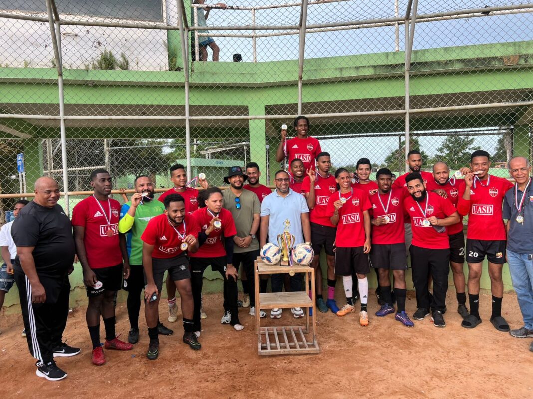Diputado Jhon Contreras participa en torneo de fútbol en Sabana Grande de Boyá