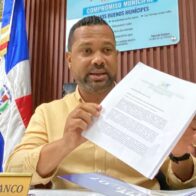 Alcalde Eduardo Esteban se pronuncia sobre situación de la caseta en el parquesito de la playa de Las Terrenas