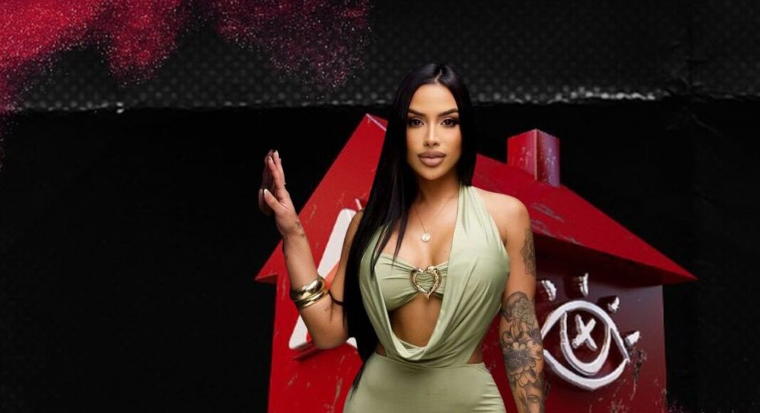 La Peki abandona reality La Casa de Alofoke para “no fracasar con La Gigi” La Peki abandona La Casa de Alofoke para evitar agredir a La Gigi y perder premios. Santo Domingo, RD.- Andrea Ojeda, conocida como La Peki, anunció su retiro inmediato del reality La Casa de Alofoke, argumentando que su decisión busca evitar un enfrentamiento físico con su compañera La Gigi, con quien sostiene diferencias personales dentro del programa. La influencer puertorriqueña hizo declaraciones contundentes que explican las razones de su salida, advirtiendo que permanecer en el programa pondría en riesgo su autocontrol, su estabilidad emocional y sus beneficios económicos dentro del reality. “Por eso es que me voy para no cometer una locura, porque voy a perder la jeepeta, el millón de pesos y el futuro trabajo que voy a tener si le rompo la cabeza. Voy a fracasar si la veo; mi mente lo que quiere es ir para arriba de ella”, expresó La Peki durante una conversación con Crusita El programa, producido por Alofoke Media Group, se ha convertido en un espacio de alta exposición para influencers del ámbito urbano y digital, donde los conflictos entre participantes forman parte del formato de entretenimiento. La Peki es conocida por su presencia en redes sociales y por haber debutado en la música urbana en 2024 con el tema “COOMING SOON”. También ha participado en la radio y otros medios de comunicación en Puerto Rico. En el pasado, Ojeda estuvo en el centro de la atención mediática por su relación con el exboxeador Juanma López, marcada por denuncias de violencia doméstica. Aunque los cargos fueron posteriormente retirados por solicitud de ella, el caso tuvo amplia cobertura. Desde entonces, ha declarado que busca usar sus experiencias como herramienta de concienciación y empoderamiento femenino. No obstante, en este caso, decidió abandonar voluntariamente el reality para evitar involucrarse en un altercado que podría afectar su carrera pues en un intercambio de palabras alegó que Gigi no podía ingresar a Estados Unidos por problemas legales obteniendo como respuesta de su compañera que ella utiliza esos procesos para engañar a los hombres.