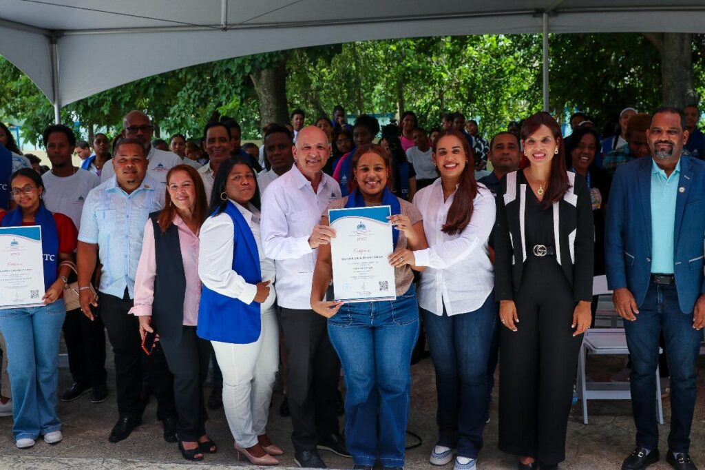 Centros Tecnológicos Comunitarios impulsan la formación digital de 150 jóvenes en SDN | 4 | Centros Tecnológicos Comunitarios impulsan la formación digital de 150 jóvenes en SDN - Noticias de hoy en República Dominicana | De Último Minuto
