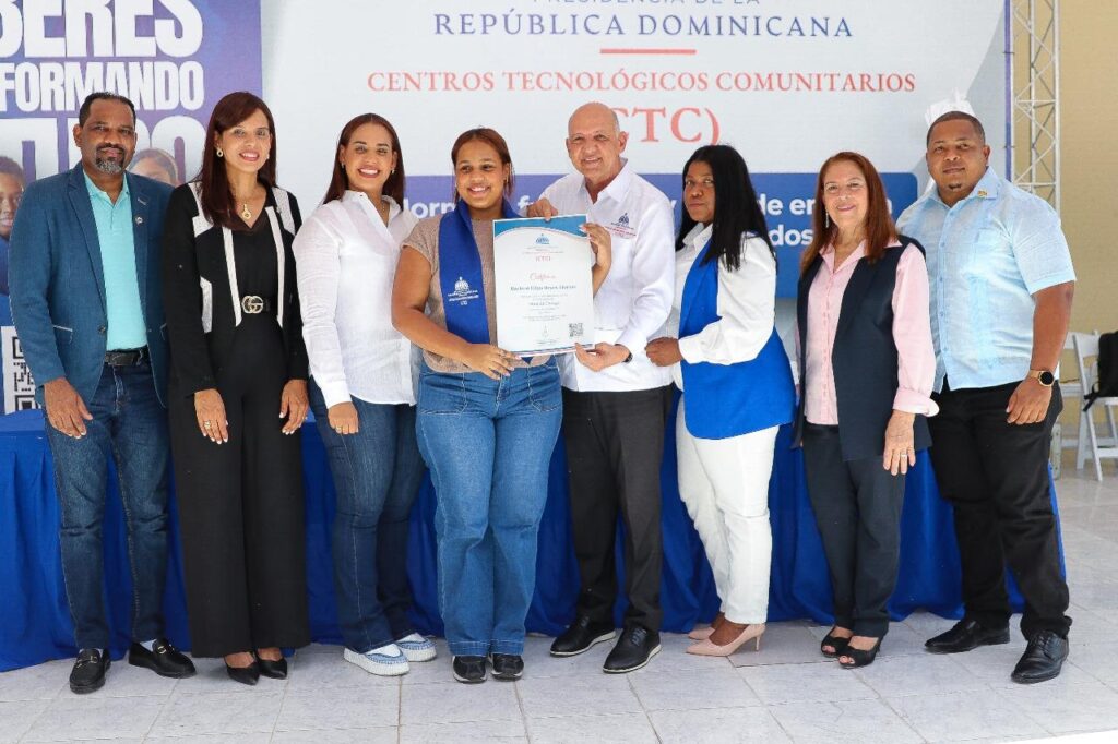 Centros Tecnológicos Comunitarios impulsan la formación digital de 150 jóvenes en SDN | 3 | Centros Tecnológicos Comunitarios impulsan la formación digital de 150 jóvenes en SDN - Noticias de hoy en República Dominicana | De Último Minuto