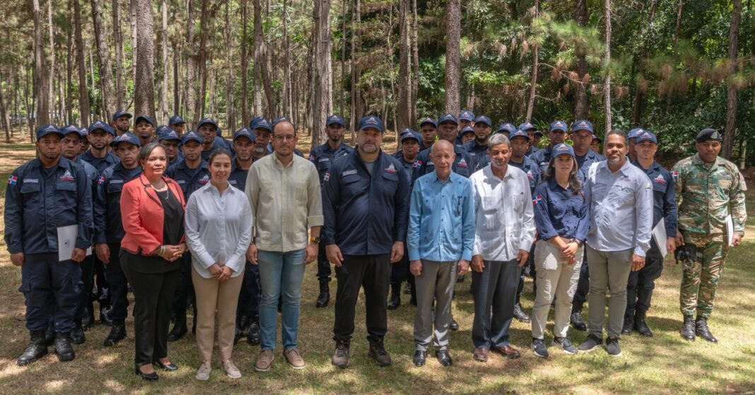Medio Ambiente en colaboración con Centro Cuesta Nacional impulsa conservación del pico Duarte