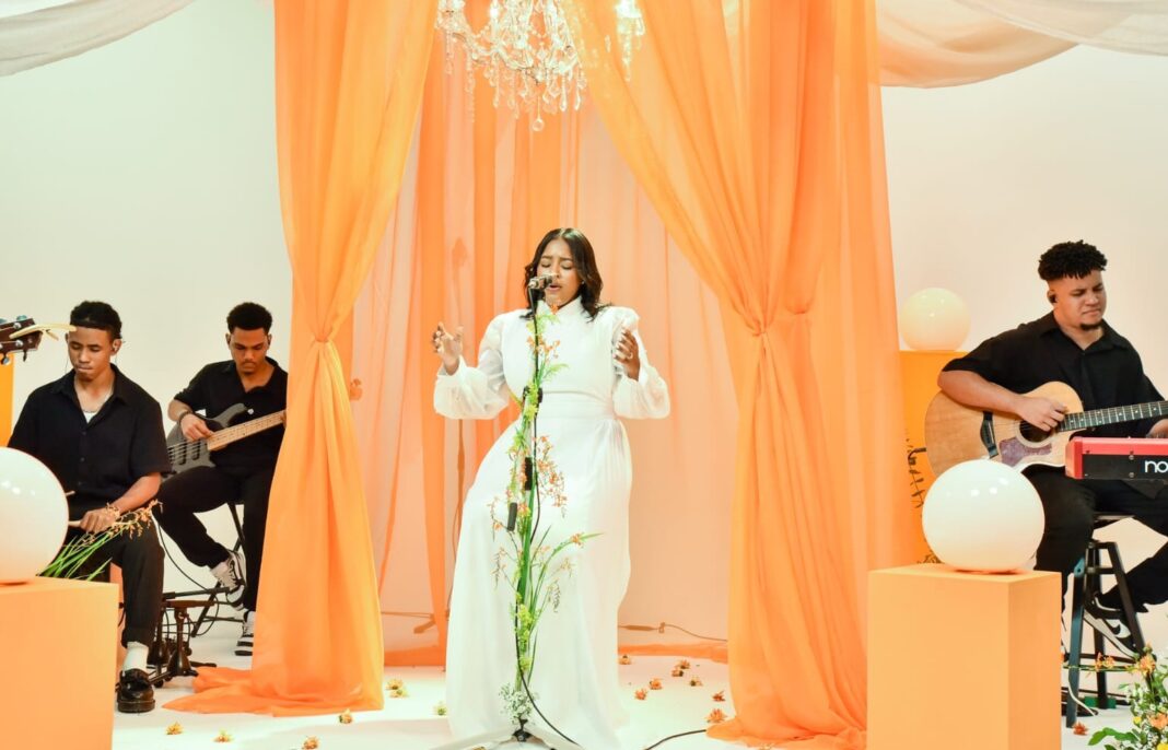 Erilyn Prensa lanza su primer sencillo “Uno Contigo” bajo el sello Harp Records