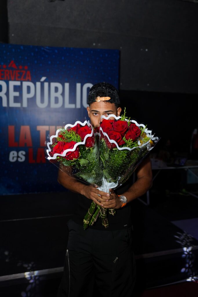 Myke Towers: “Gracias a mi pueblo dominicano que siempre está conmigo” - Noticias de hoy en República Dominicana | De Último Minuto