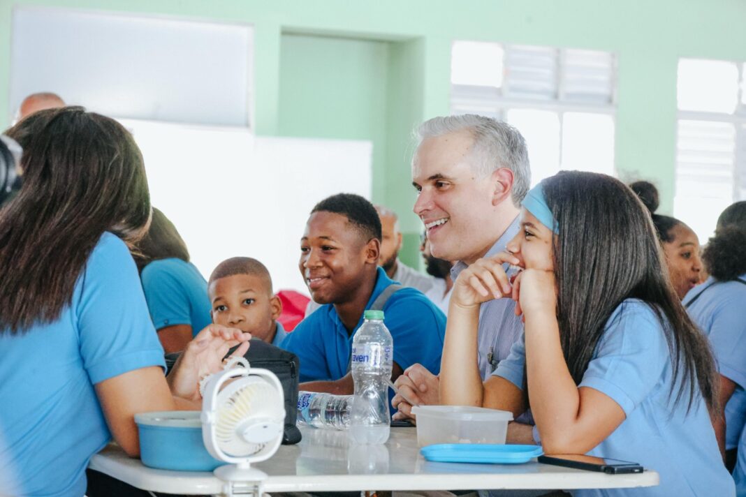Luis Miguel De Camps inspira a jóvenes en San Cristóbal: “Sueñen en grande”