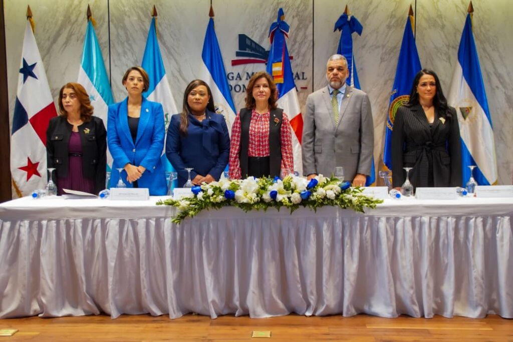 PARLACEN reconoce a Celinés Toribio como Mujer Migrante Destacada - Noticias de hoy en República Dominicana | De Último Minuto
