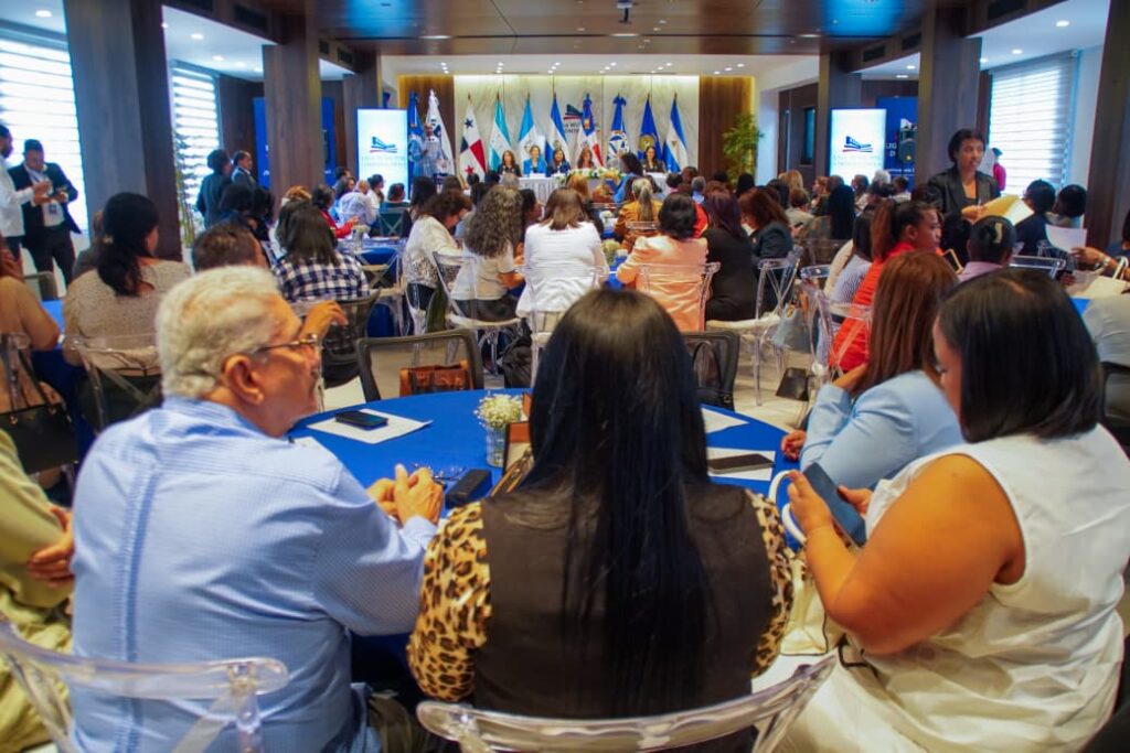 PARLACEN reconoce a Celinés Toribio como Mujer Migrante Destacada - Noticias de hoy en República Dominicana | De Último Minuto