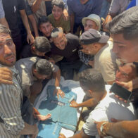 Israel mató el lunes a 75 gazatíes, 20 en el hospital de Nasser y 17 buscando comida